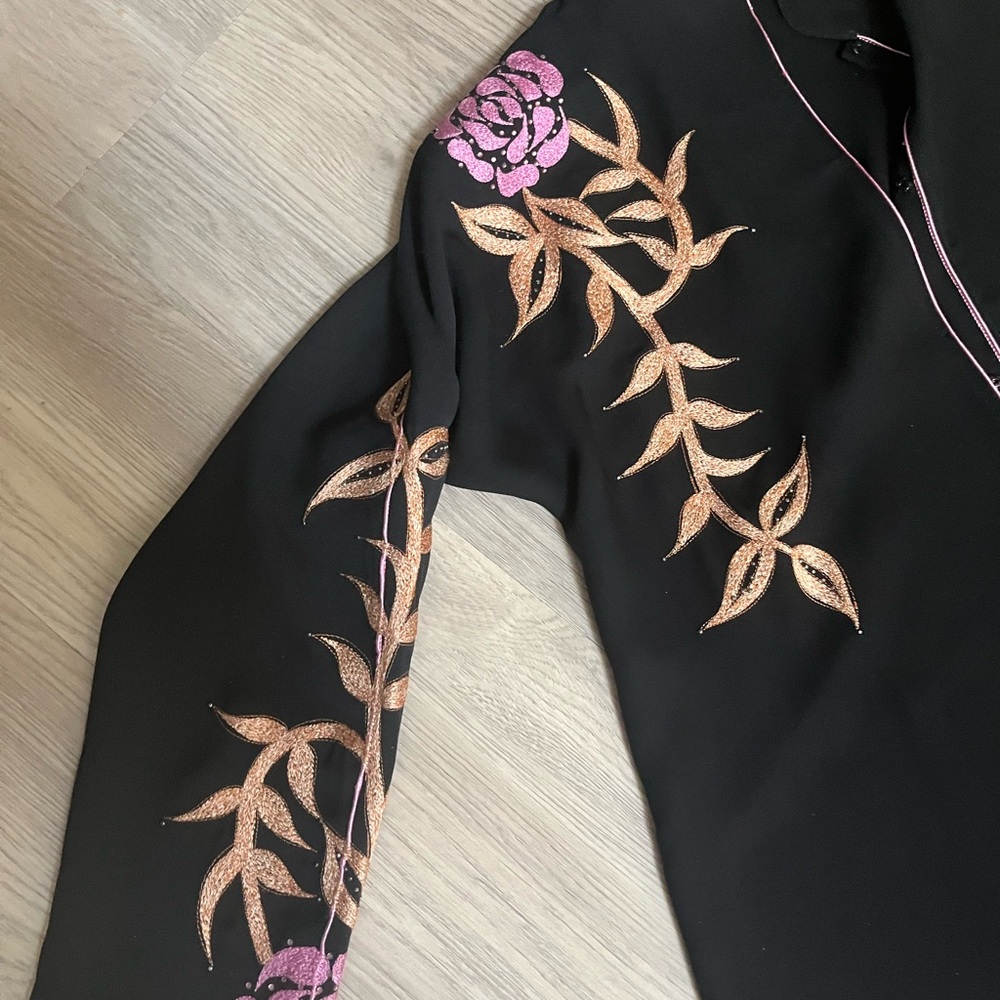 Black Floral Embroidered Long abaya with matching scarf - Picture 4 of 9